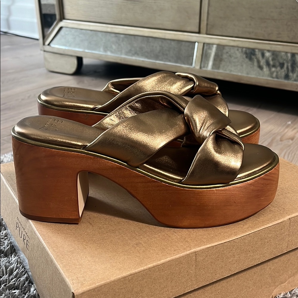 DONNA KARAN PURE PLATFORM SANDALS - LIKE NEW